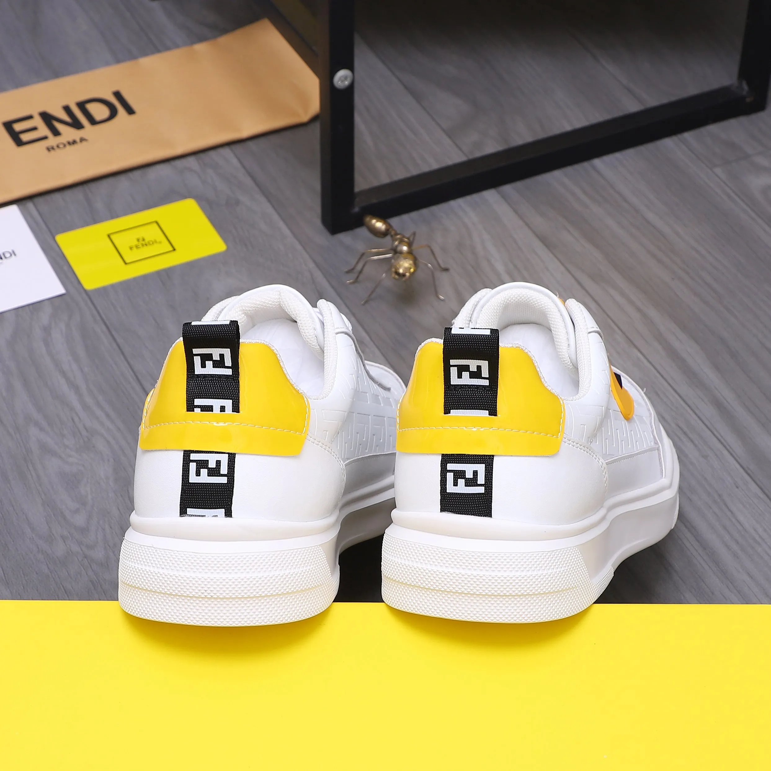 Men's shoes 💰420 Product trademark: FENDI "Fendi" casual shoes Regular size: 38-45 (45 is custom-made and non-returnable) Product materials: Selected cowhide embossed upper, mesh lining, cowhide insole, rubber outsole